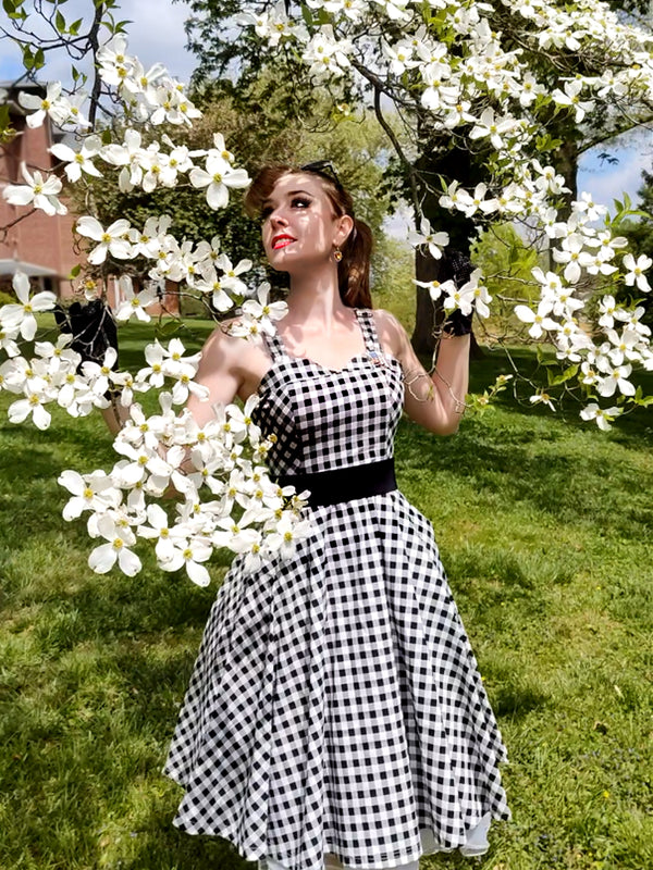 1950s Sweet Heart Neckline Black Plaid Strap Swing Dress With Pockets - Gowntownvintage