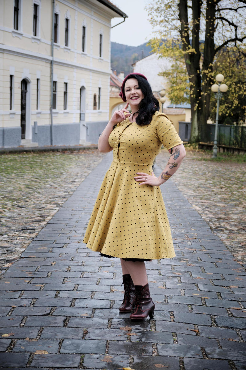 1950s YellowDot  Round Neck Shirtwaist Swing Vintage Dress With Pockets