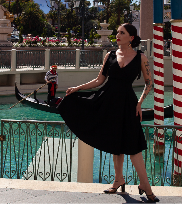 1950s Womens Black Adjustable Strap Dress With Pockets