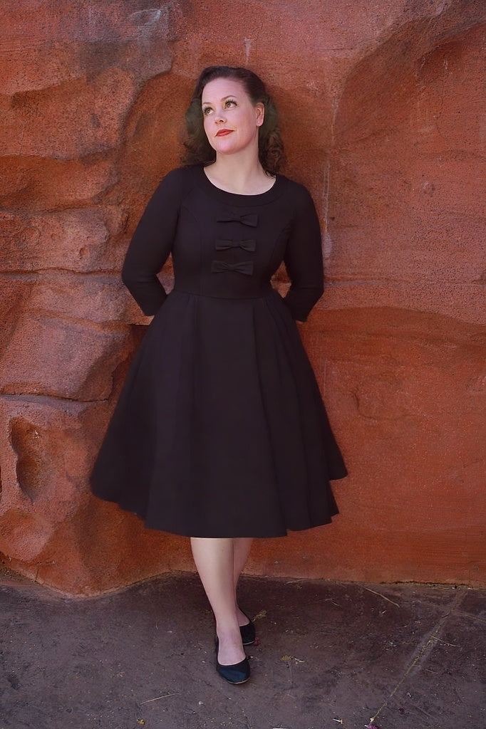 50s Women`s   Black O neckline Front Bowknot  Swing Dress With Pockets